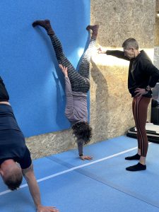 1 arm handstand gymnastics
